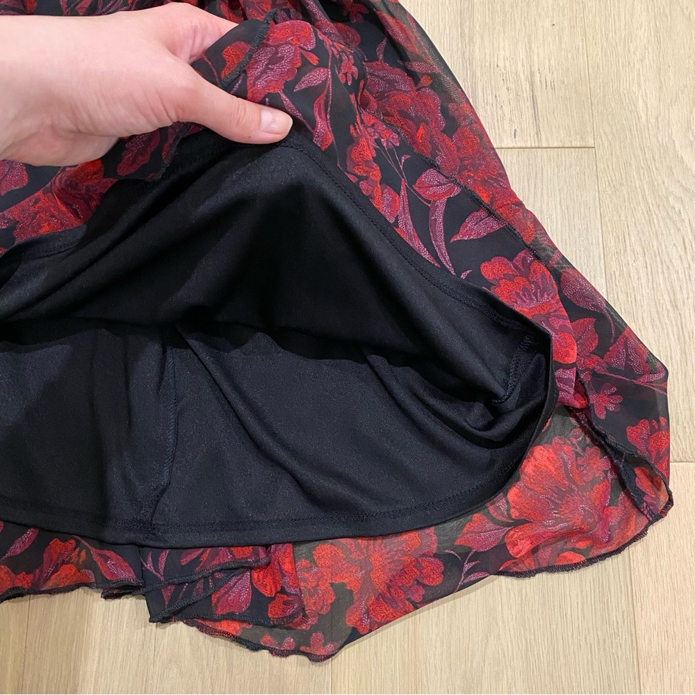 Gabby Skye | NWT Red and Black Floral Chiffon Dress ❤️🖤 - Picture 9 of 10